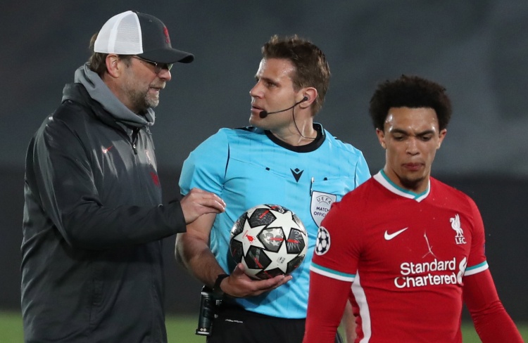 官方：传奇主帅希斯菲尔德等三人入选德国足球名人堂（德足名人堂再添新成员：希斯菲尔德等三人获官方入选）