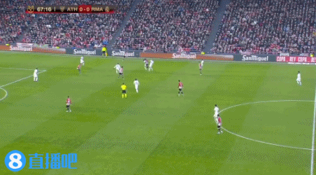 图赫尔：贝林独特的品质是能出现在9号位打进看似简单的进球（图赫尔称贝林的独到之处在于能化身9号位，打进看似轻松的进球）