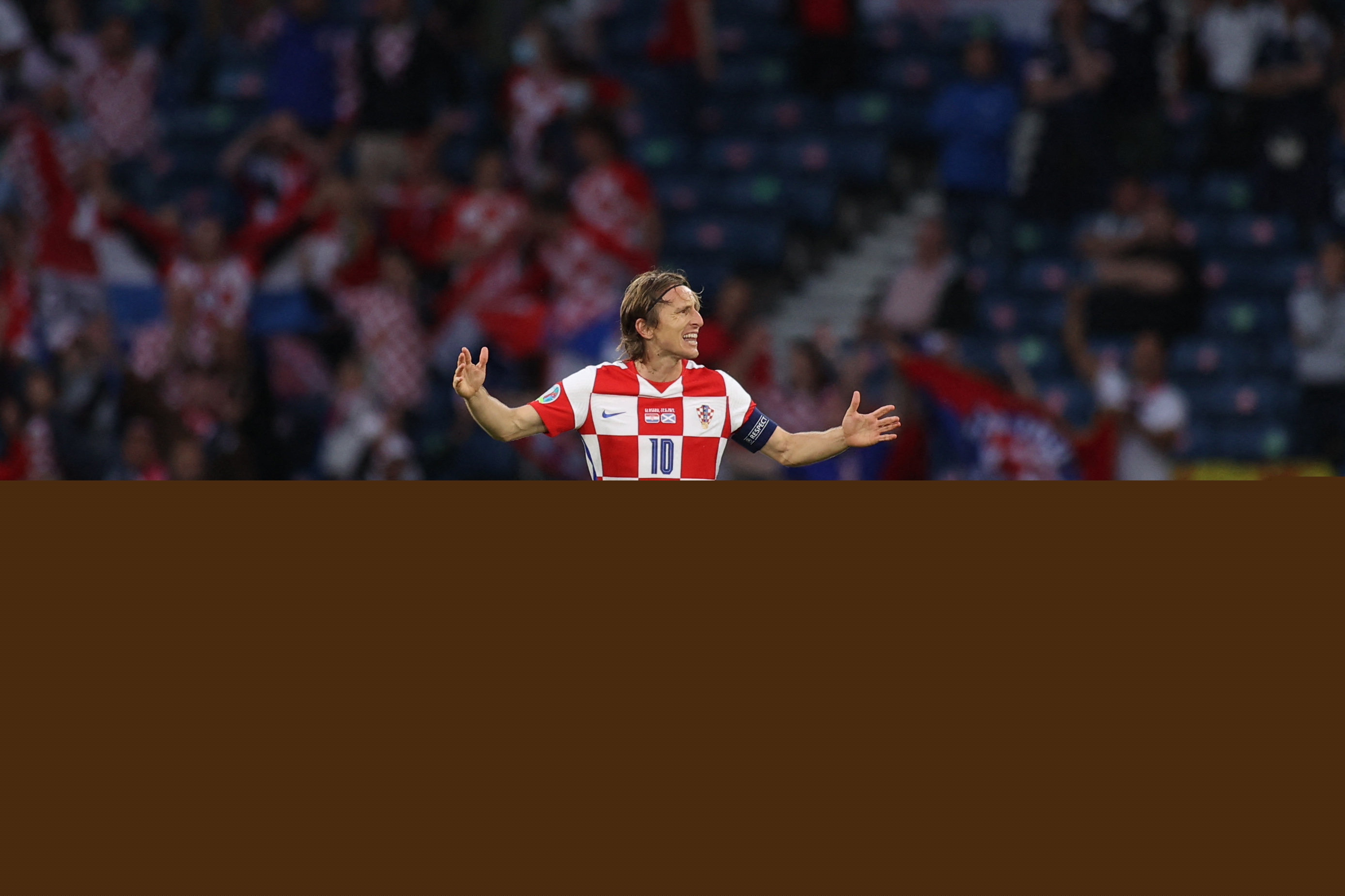 库蒂尼奥为小儿子庆祝生日，一家人身穿他效力过球队的球衣（库蒂尼奥为幼子庆生，全家穿上他曾效力球队的球衣）