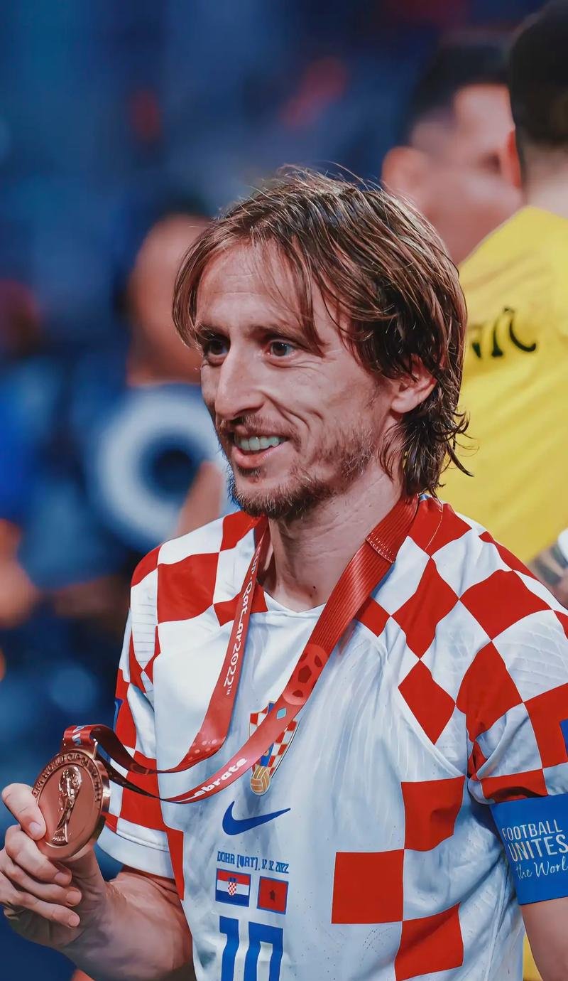 佳夫：上场机会不多让我决定离开米兰；希望米兰能拿联赛冠军（佳夫：出场时间有限让我选择离开米兰，仍希望球队夺得联赛冠军）