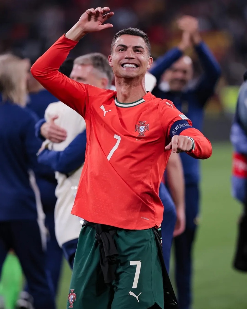 中超：山东泰山主场2-0完胜青岛队（中超：山东泰山主场两球零封青岛队）