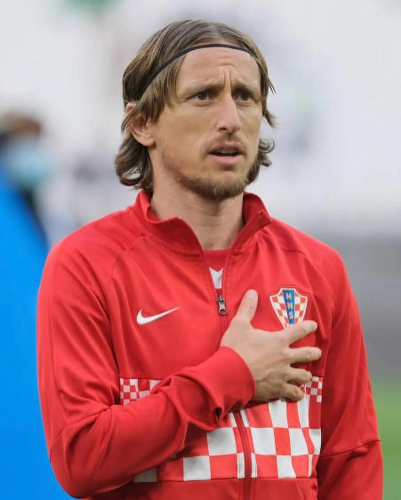 克罗斯评历史最佳11人：C罗左边锋，梅西前腰，马尔蒂尼入选（克罗斯评选史上最佳十一人：C罗左边锋、梅西前腰，马尔蒂尼在列）