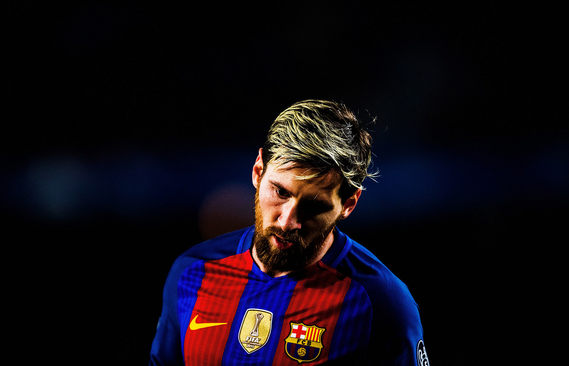 曼联客战水晶宫首发：姆伯莫PK马特塔，齐尔克泽、格伊出战（曼联客场挑战水晶宫首发出炉：姆伯莫对决马特塔，齐尔克泽与格伊先发）