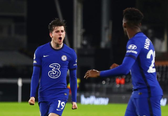 美国演员约翰尼-德普现场观看博卡比赛，并与里克尔梅合影（美国影星约翰尼·德普现身博卡比赛，与里克尔梅合影）