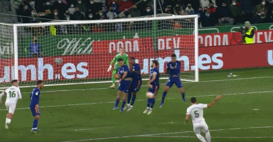 冲突细节曝光！太阳主帅称霍姆格伦先撞阿伦引发报复（冲突内情披露：太阳主帅称霍姆格伦先撞阿伦，引发后续报复）